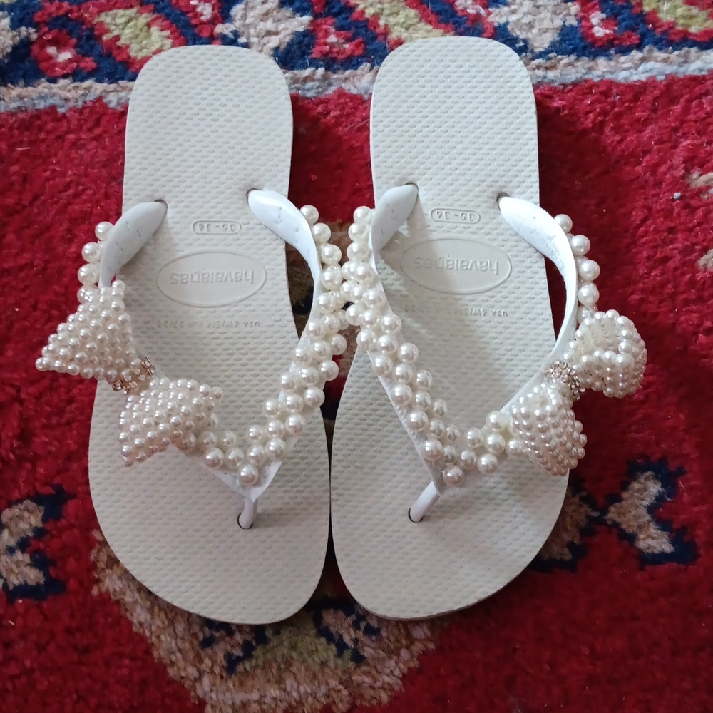 HAVAIANAS White Pearl Embellished Bow Flip Flops 37 5.5 7 US